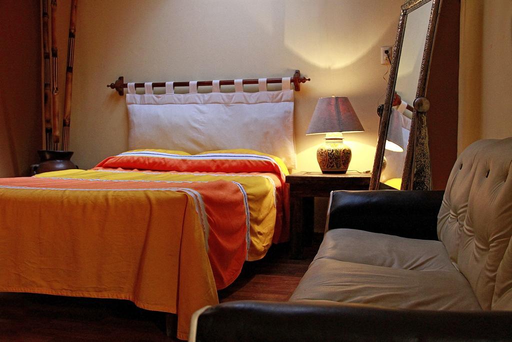 Hostal Casa Castillo Morelia Exterior photo